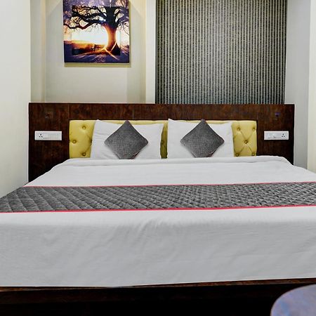 Super Townhouse Dev'S Inn By Cj Gunadala Esterno foto