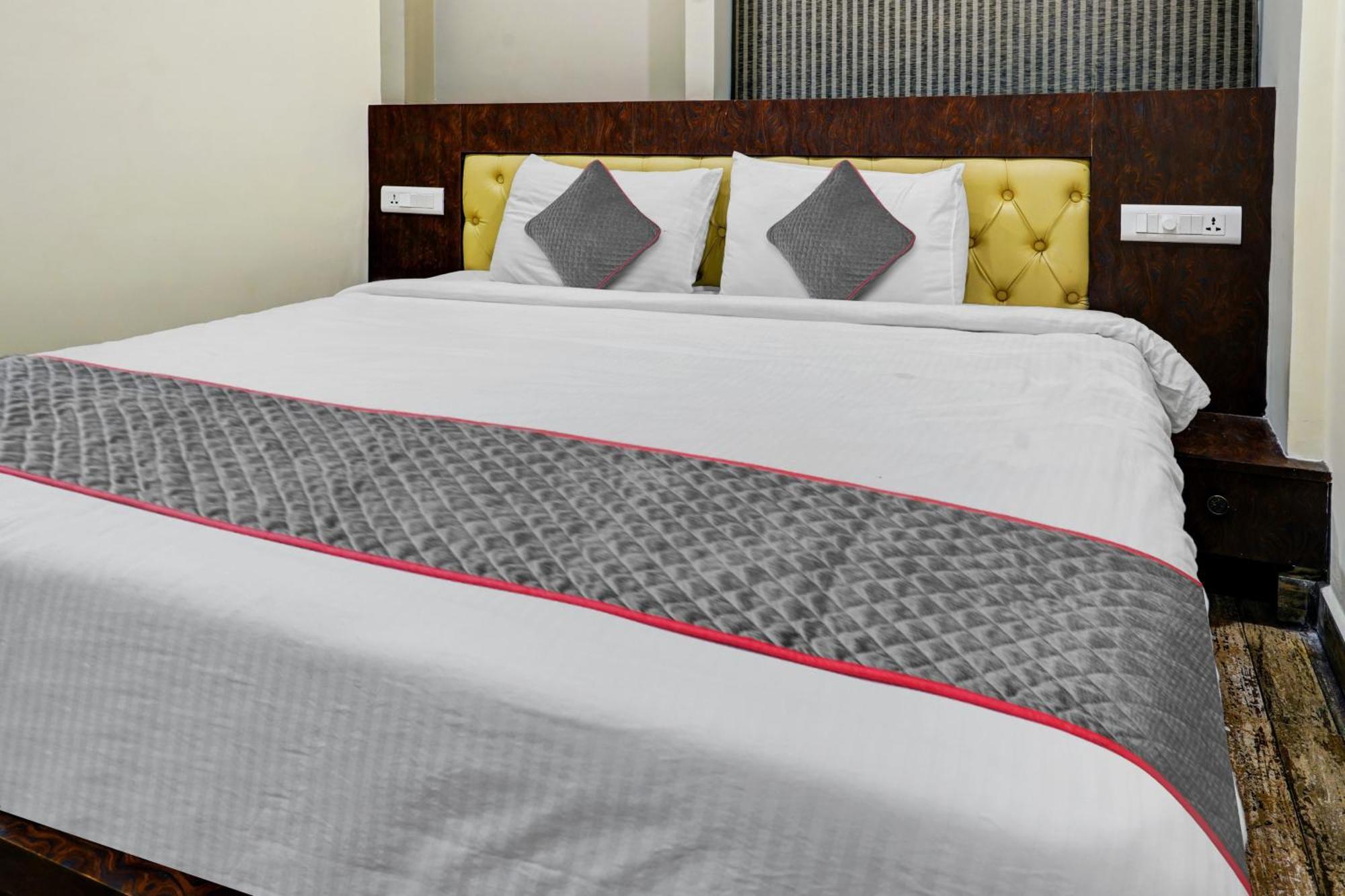 Super Townhouse Dev'S Inn By Cj Gunadala Esterno foto