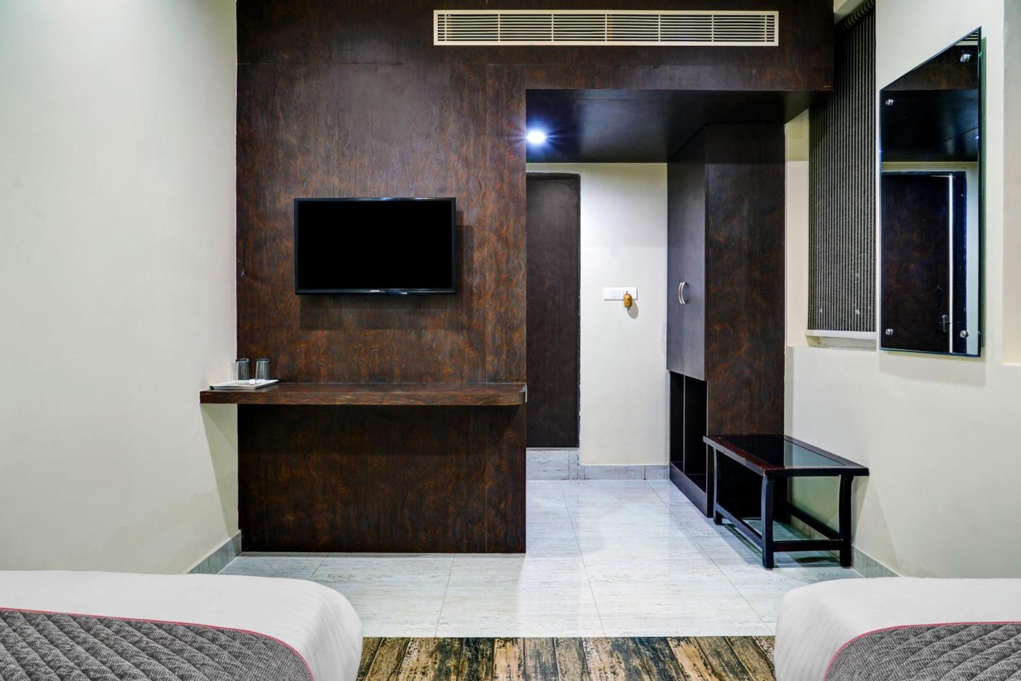 Super Townhouse Dev'S Inn By Cj Gunadala Esterno foto