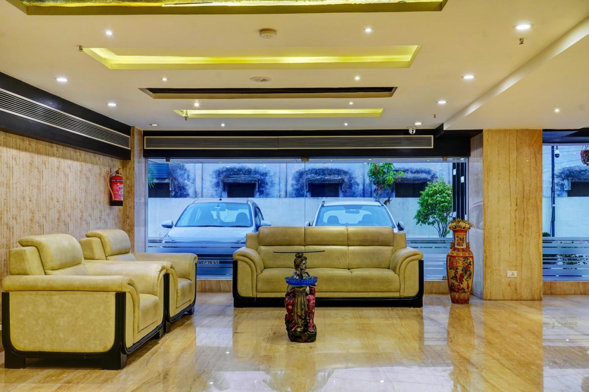 Super Townhouse Dev'S Inn By Cj Gunadala Esterno foto