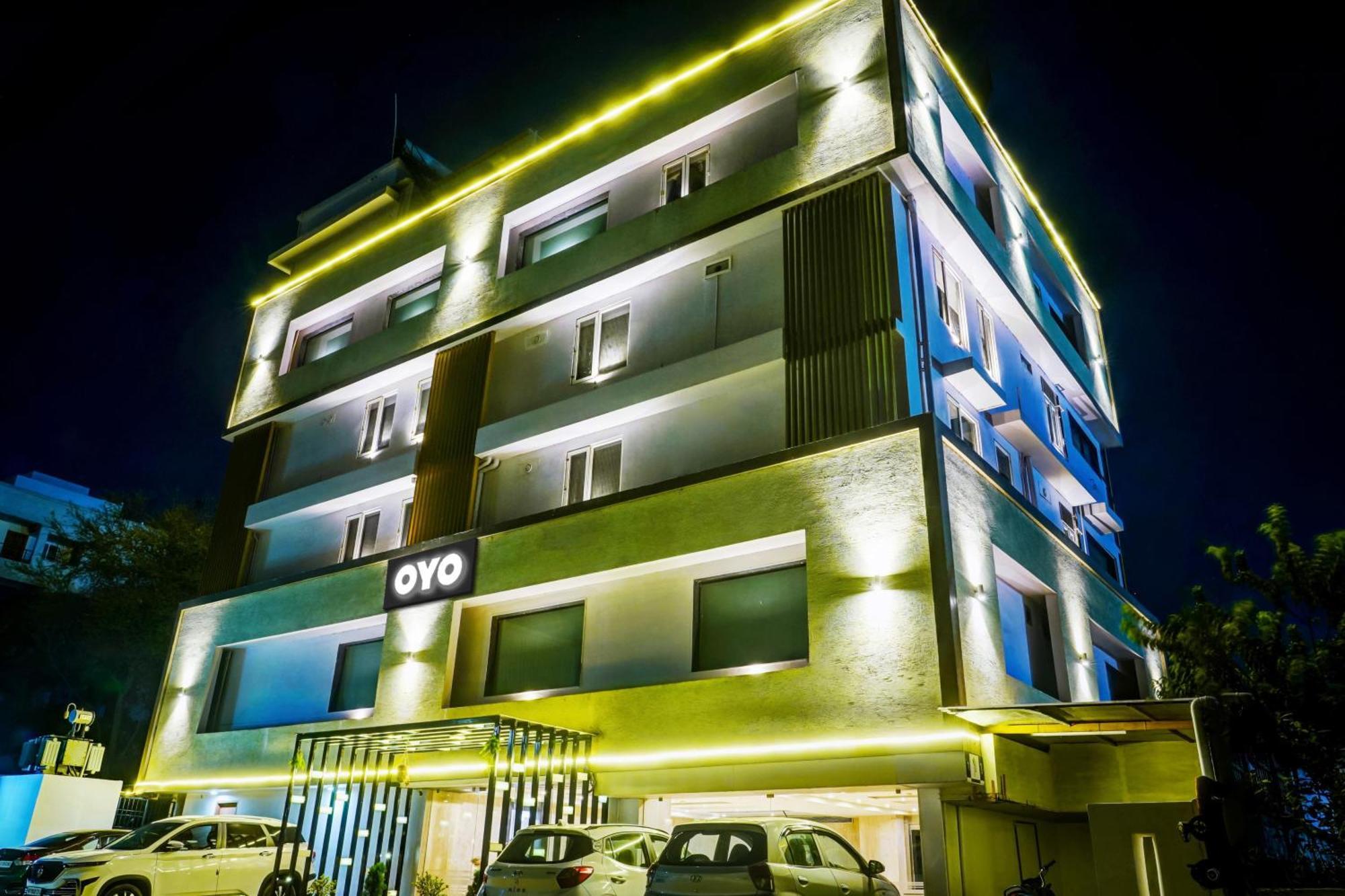 Super Townhouse Dev'S Inn By Cj Gunadala Esterno foto