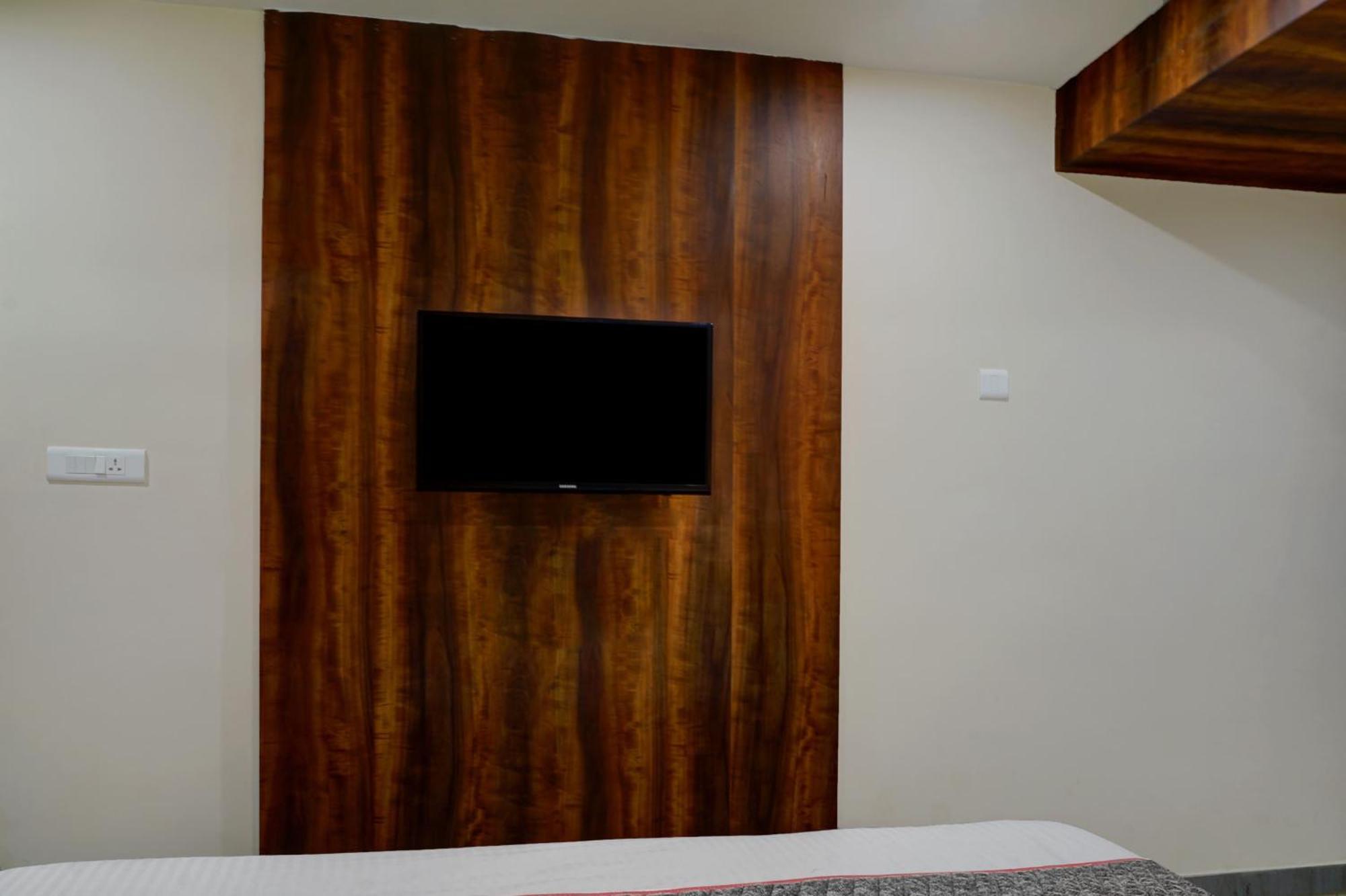 Super Townhouse Dev'S Inn By Cj Gunadala Esterno foto